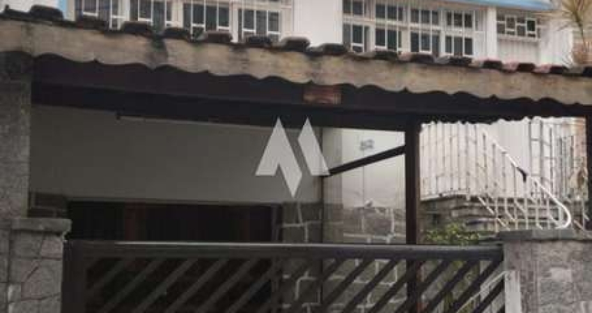 Casa com 3 quartos para alugar na Rua Oswaldo Cochrane, Embaré, Santos