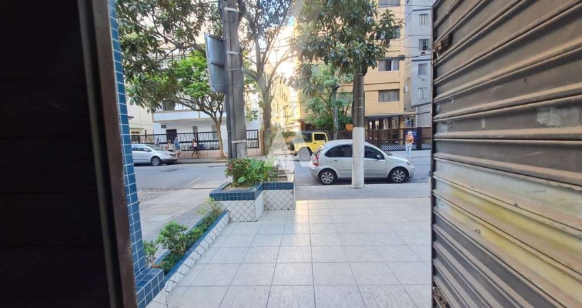 Oportunidade Única! Loja Comercial Espaçosa à Beira-Mar!
