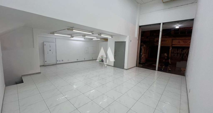Lojas Comerciais para Locação no Centro de Santos**  Oportunidade imperdível para empreendedores!  Disponíveis 3 lojas comerciais localizadas na Amador Bueno, com a Riachuelo no coração do Centro de S