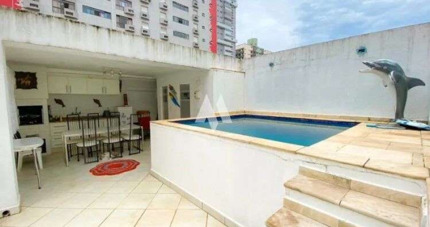 Sobrado com 3 quartos e 4 banheiros à Venda, 220 m² - Gonzaga em Santos