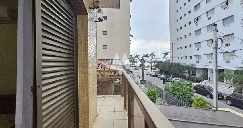 Casa com 3 Quartos e 4 banheiros à Venda na quadra da praia - Ponta da Praia - Santos/SP