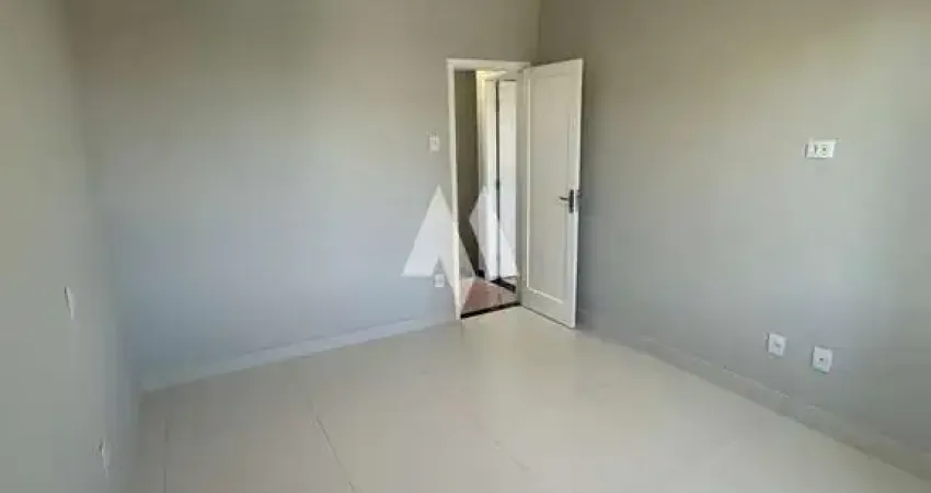 Sobrado à venda com 2 dormitórios e quintal no bairro do macuco em santos/sp