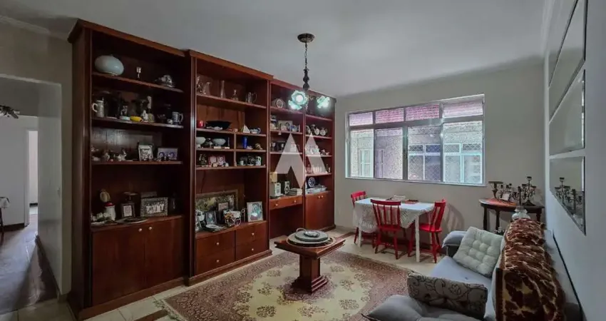 Apartamento com 2 dormitórios, sendo 1 suíte e dependência completa a 1/2 quadra da praia à venda no embaré, santos/sp