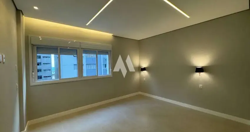 Apartamento reformado à venda com 3 suítes, na quadra da praia no bairro do gonzaga em santos/sp