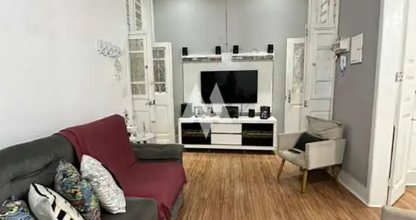 Casa à venda com 2 dormitórios e quintal na vila mathias em santos/sp