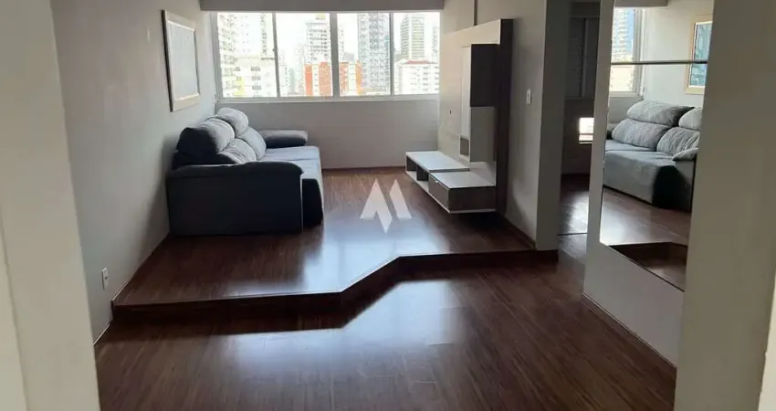 Apartamento à venda com 2 dormitórios e garagem demarcada no campo grande de santos/sp