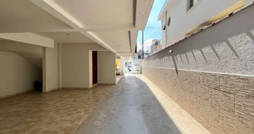 Casa alta á venda com o melhor valor de m² da região - 2 dormitórios com 2 suítes e garagem - campo grande, santos/sp