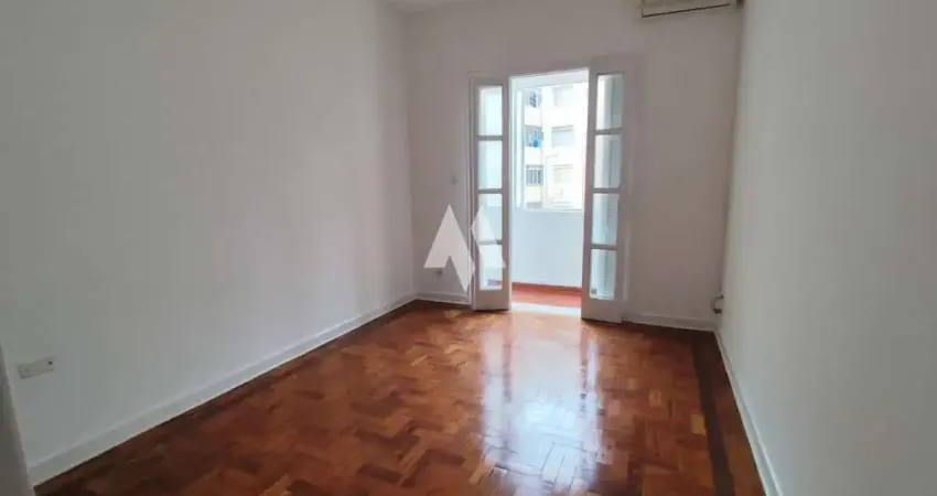 Apartamento à venda com 1 dormitório + sala integrada a 2 quadras da praia no bairro boqueirão em santos/sp