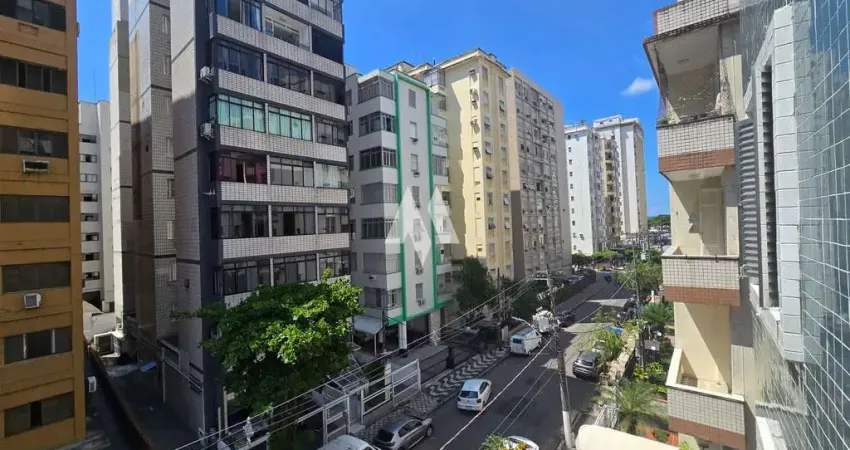 Apartamento 2 dormitórios para locação com vaga demarcada e vista parcial para o mar no Boqueirão, Santos, SP