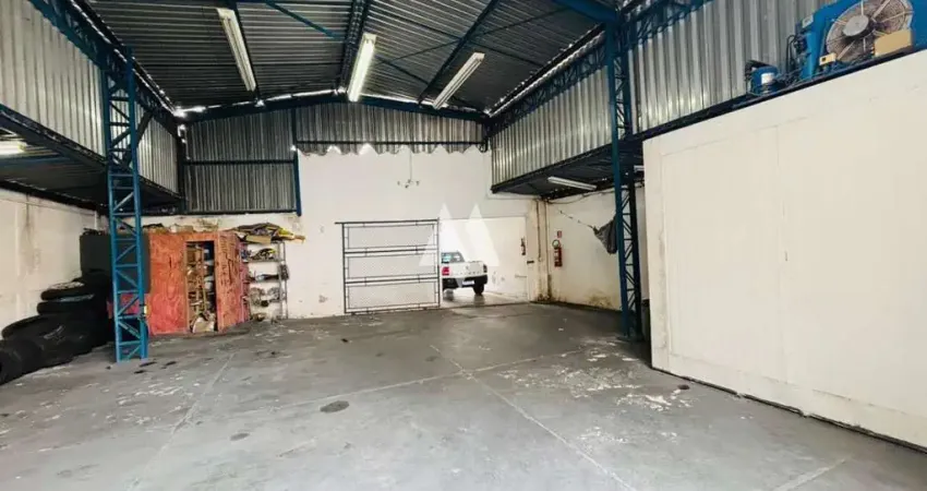 Casa Comercial com Galpão no Campo Grande – Estrutura Completa, 4 Salas, 4 Banheiros, Quintal e Excelente Localização em Santos/SP