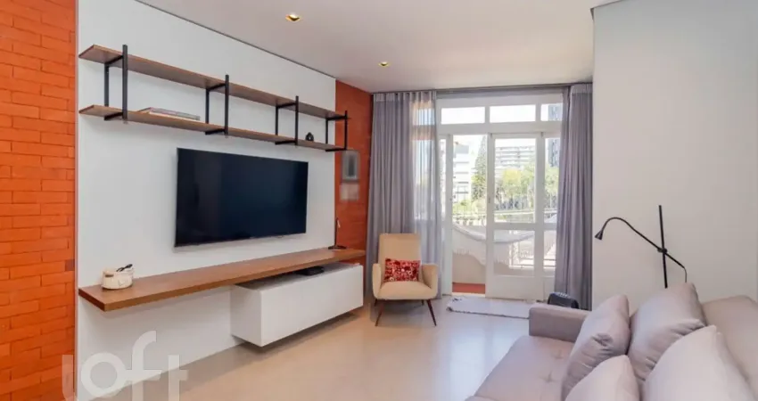 Apartamento reformado com sacada, 2 dormitórios (1 suite)suite)