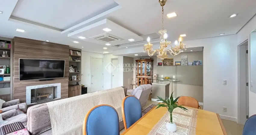 Apartamento amplo com vista para o guaíba e infraestrutura de clube