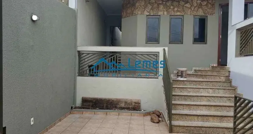 Casa jardim aeroporto - 03 dormitórios sendo 01 suíte, sala de estar com varanda, cozinha com armários, edícula assobrada com 01 dormitório e varanda. área de lazer com piscina e churrasqueira.