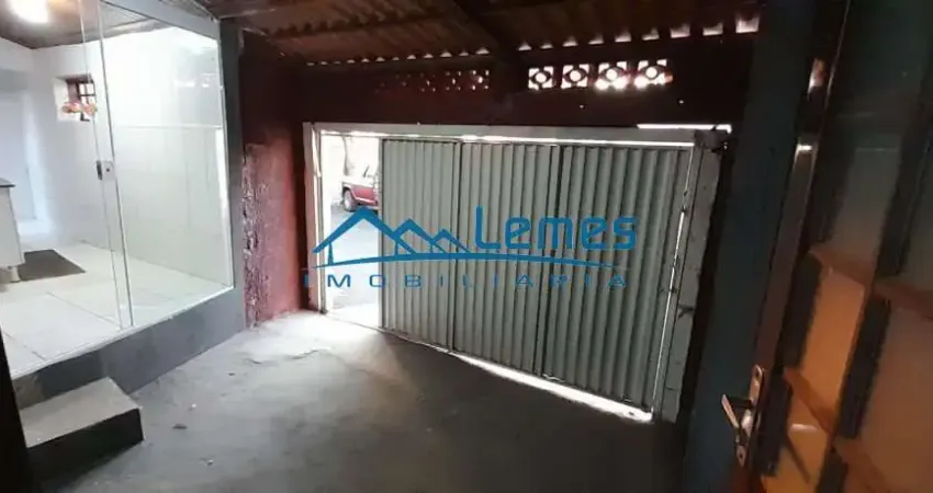 Vila cardia - casa com excelente localização composta por hall de entrada, corredor lateral, sala, copa, cozinha 2 quartos, 1 wc social, area de lazer e serviço, garagem coberta para 1 quarto.
