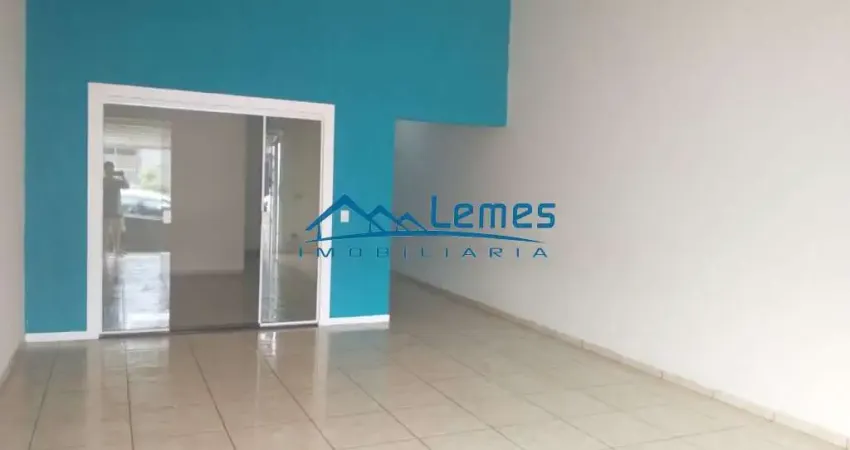 Jardim silvestre ii - casa com 2 dormitórios, garagem para 3 carros, lavanderia coberta e portão eletrônico.