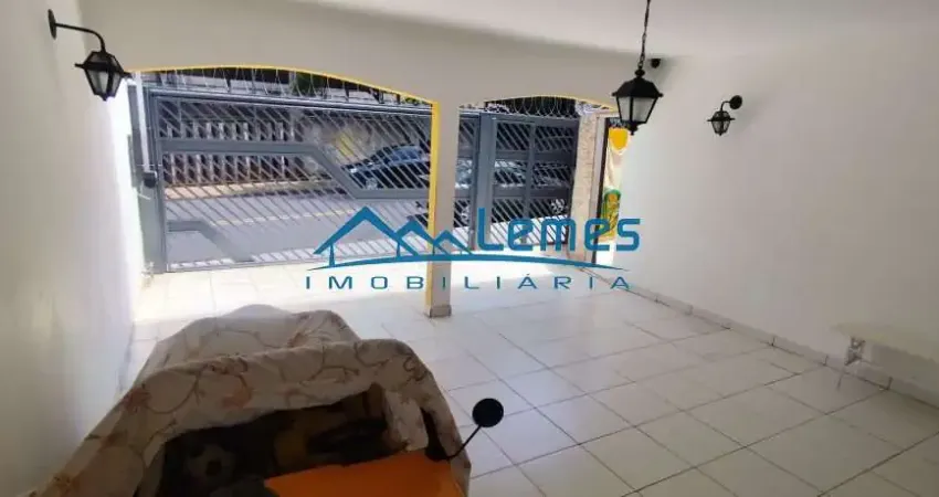 Ao lado da usc - 03 dormitorios, sendo 01 suíte, repleta de armários embutidos, 03 salas, área de lazer com churrasqueira, acesso pela vicinal da rodovia.