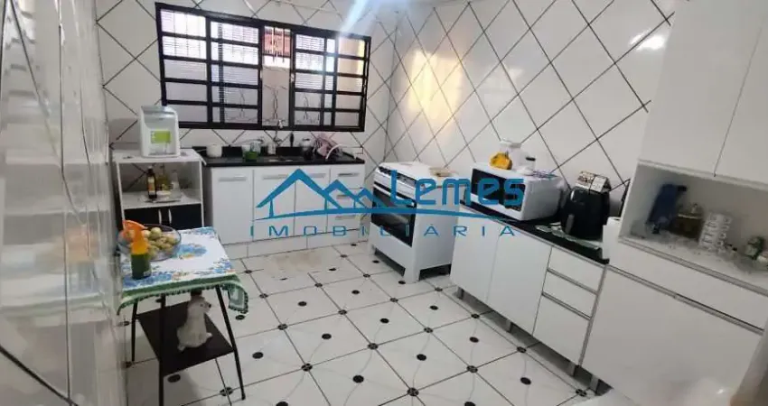 Mary dota - 03 dormitórios sendo 01 suíte, sala para 02 ambientes, copa, cozinha com copa e completa em armários, lavanderia coberta, wc social, quintal amplo. garagem coberta com portão eletrônico.