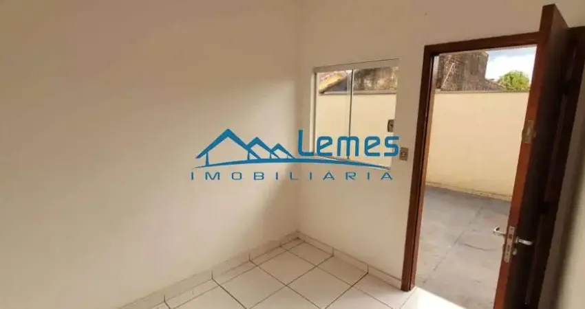 Vila falcão, 01 dormitório, sala de estar, cozinha, área de serviço privativa, wc social com box de vidro , 01 garagem descoberta