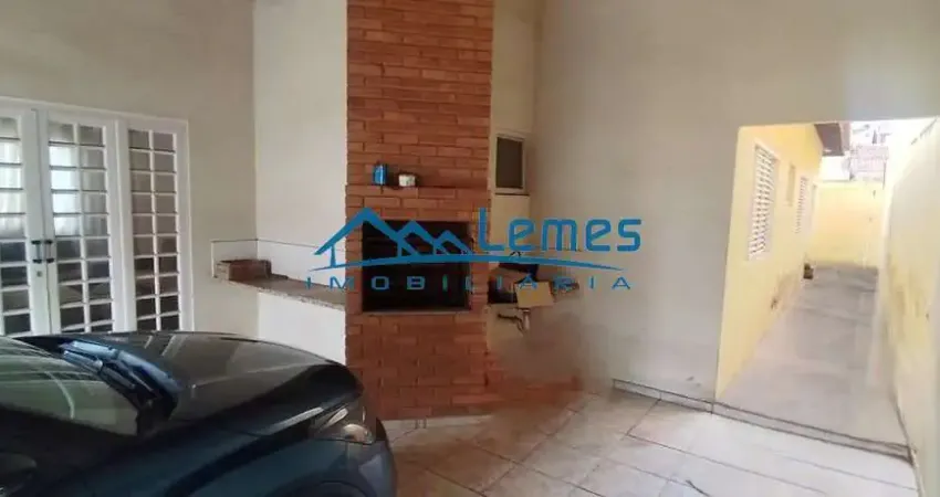 100 METROS DA NOSSA SENHORA DE FÁTIMA, Local privilegiado, 03 Dorm. sendo 01 suíte, wc social, sala de estar, lavabo, sala de jantar, cozinha com ae, área de serviço cob, quarto e wc de emp., churrasq