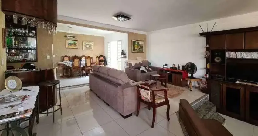 Casa com 3 quartos à venda na Rua Salvador Filardi, Vila Paraíso, Bauru