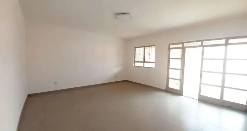 Casa com 3 quartos para alugar na Rua Professor Serralvo Sobrinho, Jardim Santana, Bauru