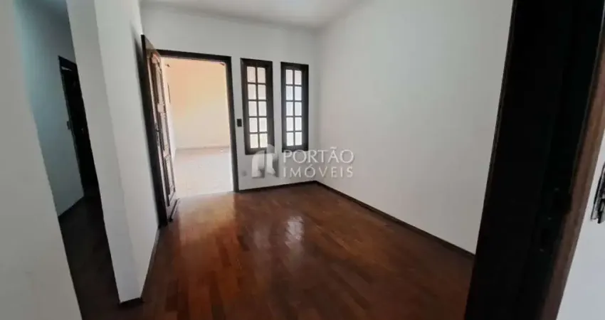 Casa com 3 quartos para alugar na Rua Fortunato Resta, 7-19, Vila Giunta, Bauru