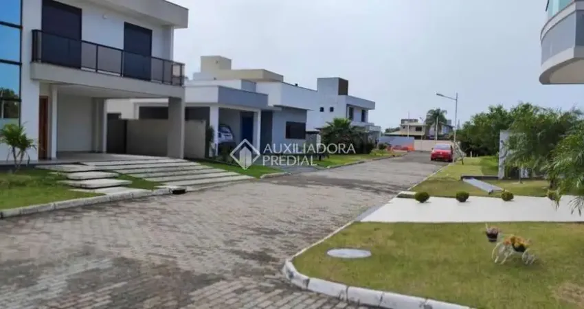 Terreno em condomínio fechado à venda na Rua Camarinhas, 111, Campeche, Florianópolis