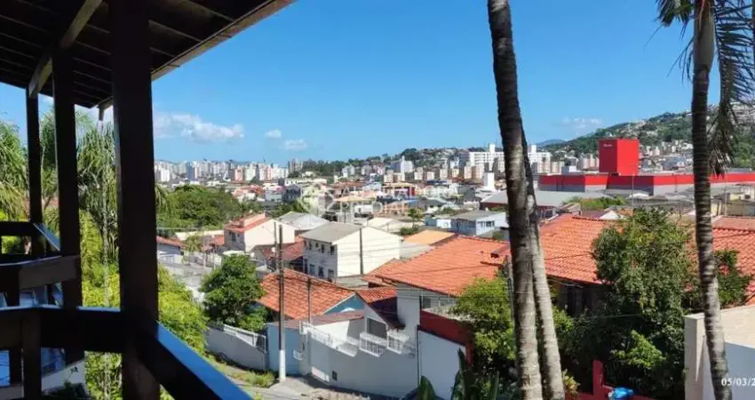 Casa com 4 quartos à venda na Rua Canasvieiras, 56, Bela Vista, São José