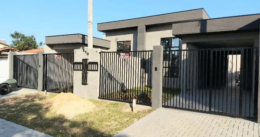 Casa nova, 3Q, suíte, jardim, terreno nos fundos, pergolado, 2 vagas