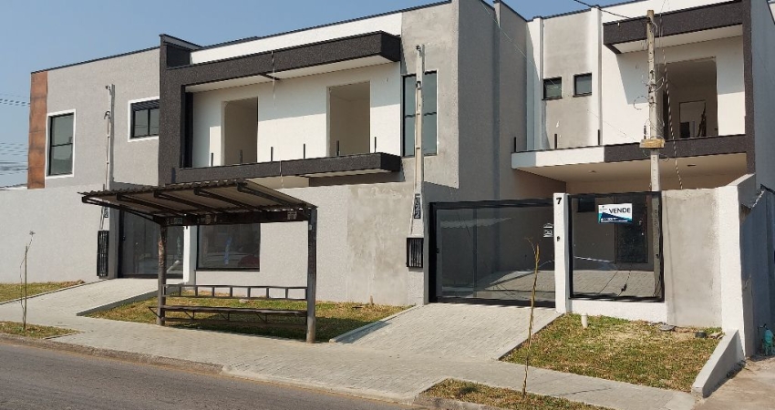 Sobrado estilo moderno, frente para a rua, com 3 suítes, 2 vagas cobertas