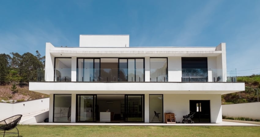 Casa em condomínio fechado – conforto, espaço e natureza em mairiporã!