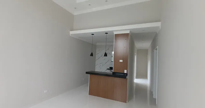 Charmosa casa com piscina a venda, perfeita para quem busca conforto e praticidade!