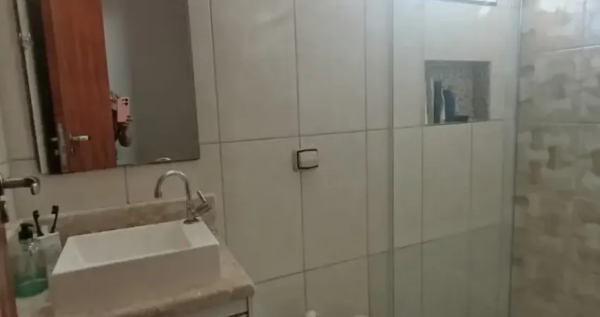 Bairro mombaça a poucos minutos do centro. casa toda com acabamento de qualidade.