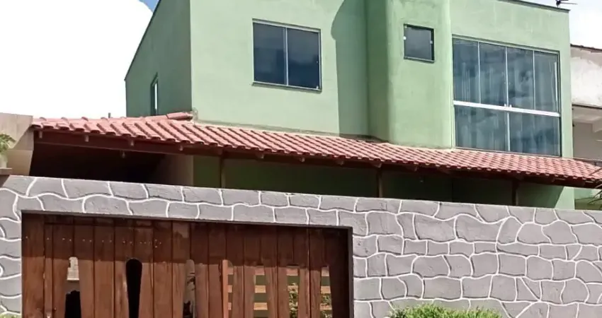 Excelente casa duplex, sol da manhã, quintal, à 500 metros da praia, na enseada de jacaraípe