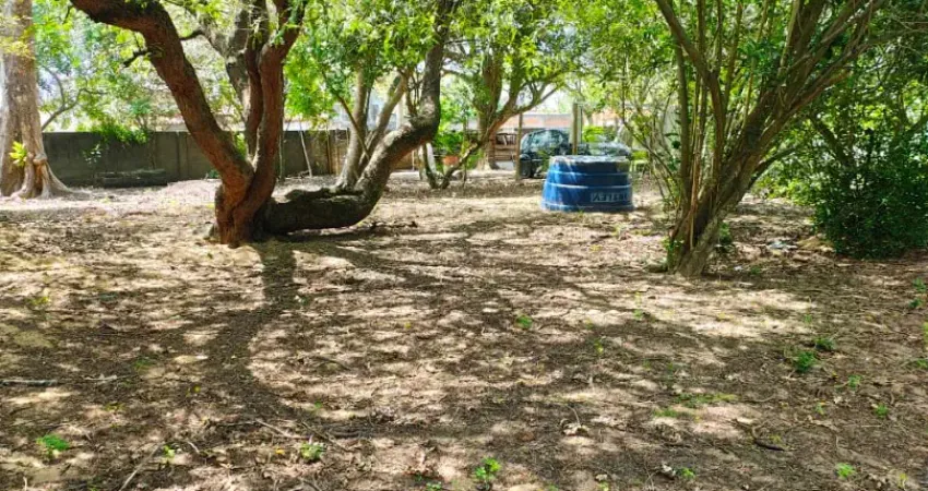 Terreno de 2.160 m²,  ótima localização, murado, 02 frentes, no b. das laranjeiras em jacaraípe