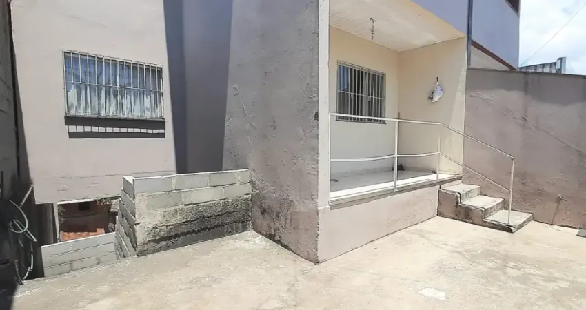 Casa duplex de 02 qtos, solda manhã, com quintal em alterosas