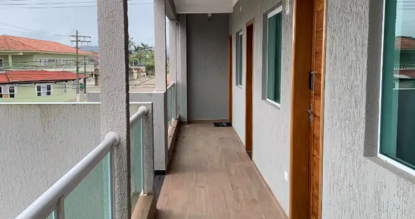 Kitnet à venda em peruíbe.  pertinho da praia. financia. excelente acabamento.