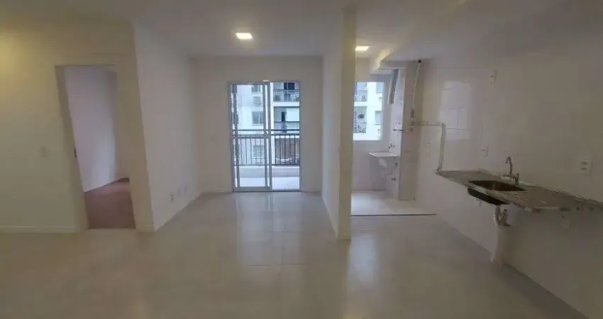 Venda: 2 quartos, novo, reformado, sol da manhã, no condomínio mérito!