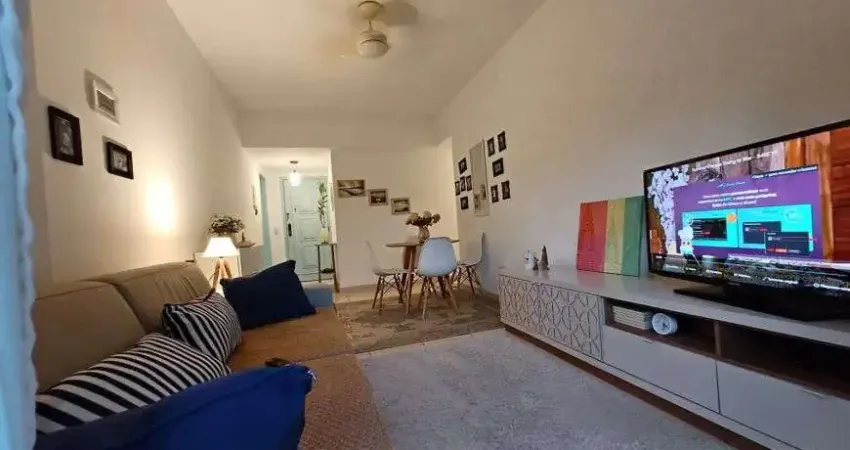 Apartamento, 2 quartos, reformado, vista livre, em área nobre na freguesia.