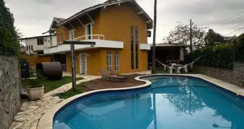 Casa duplex, ótimo terreno, maravilhosa piscina, espaço gourmet, no condomínio colina do retiro, na