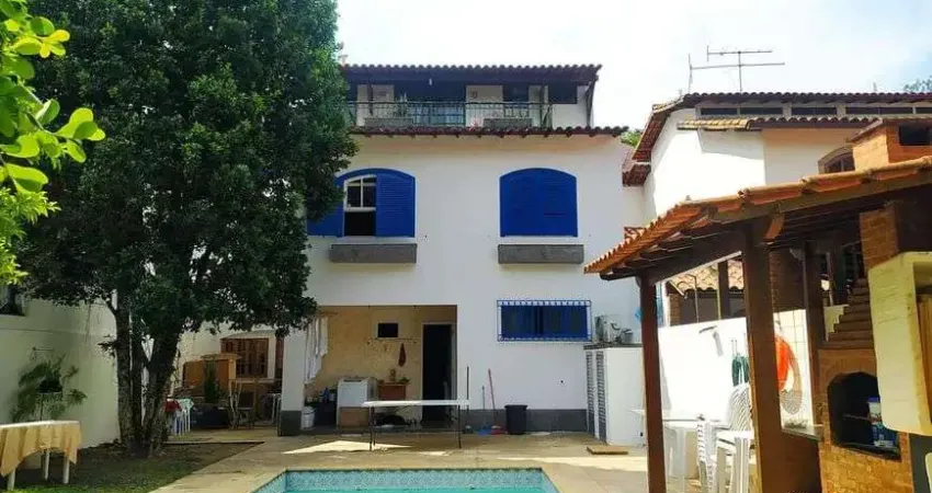 Venda: casa, 5 quartos, dependência completa, piscina, churrasqueira, condomínio fechado,freguesia!!
