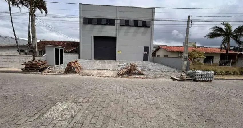 Galpão amplo para locação no bairro são domingos em navegantes