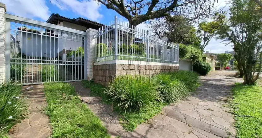 Casa com 3 quartos para alugar na Rua Matias José Bins, 847, Três Figueiras, Porto Alegre
