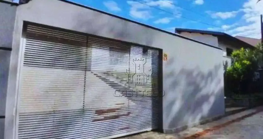 Casa com 3 dormitórios à venda, 450 m² por R$ 1.166.000,00 - Champagnat - Londrina/PR