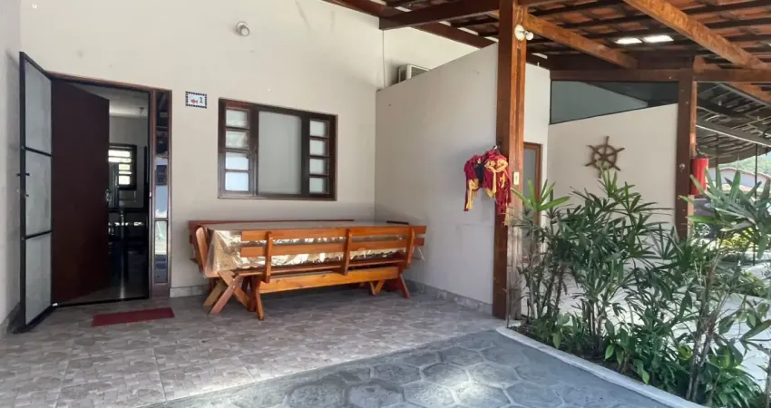 Casa à venda, massaguaçú, caraguatatuba, sp, com 2 quartos, 1 suíte em condomínio, a 250 metros da praia, com piscina, churrasqueira