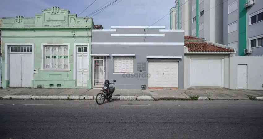 Casa versátil no centro de pelotas: moradia com espaço para negócio!