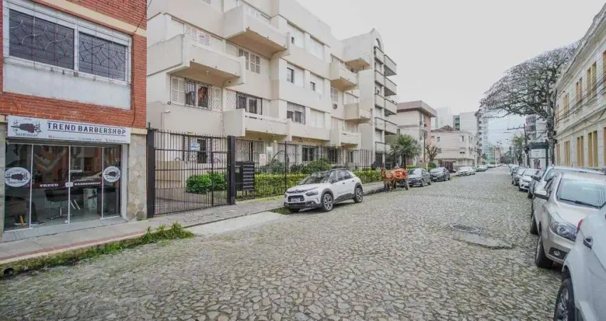 Apartamento com 3 quartos para alugar no Centro, Pelotas 