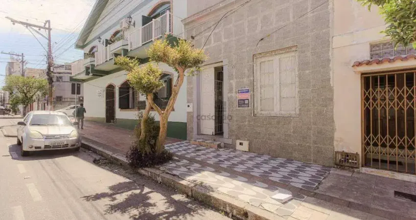 Casa com 3 quartos para alugar no Centro, Pelotas