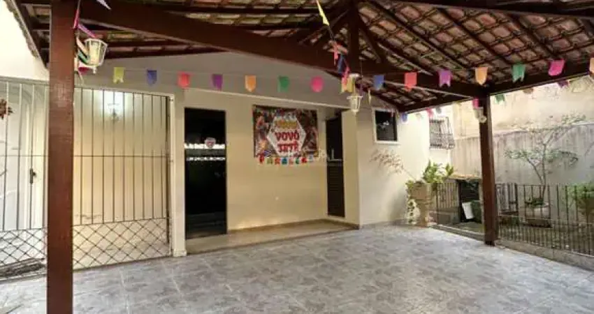 Casa duplex com capacidade para 2 famílias - perto do trianon