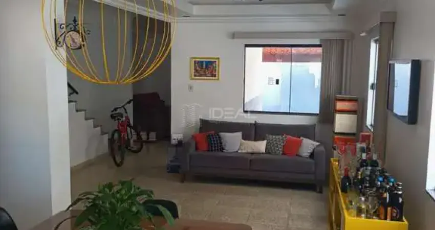 Casa com 3 quartos à venda na Rua Flodoardo Martins Silva, 115, Parque Santo Antônio, Campos dos Goytacazes